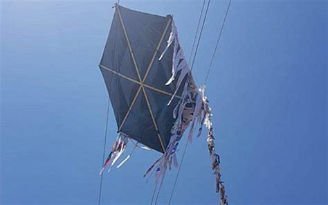 Incendiary kite .
